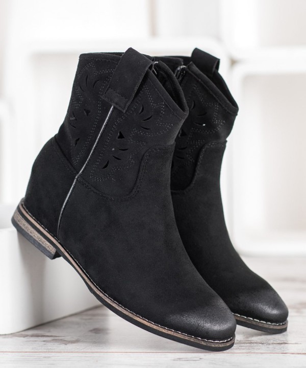 Boots for women
 2-68324